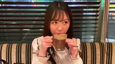 هغه یو ملګری دی چې په پوهنتون کې د ورته کلب سره تړاو لري. او هغه په ​​کلب کې ترټولو زړه راښکونکې نجلۍ ده. دا یو جاپاني سیکسی فضا ده.