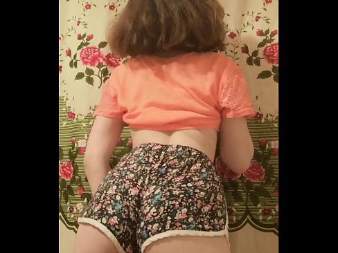 ❤️ سیکسی ځوان ماشوم په کیمره کې خپل شارټونه لرې کوي ❌ ❌️❤